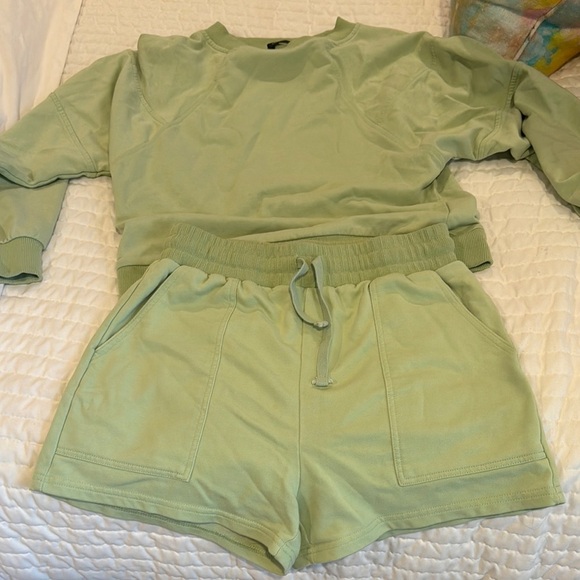 Light Green Sweatshirt and Shorts Set - Picture 1 of 6